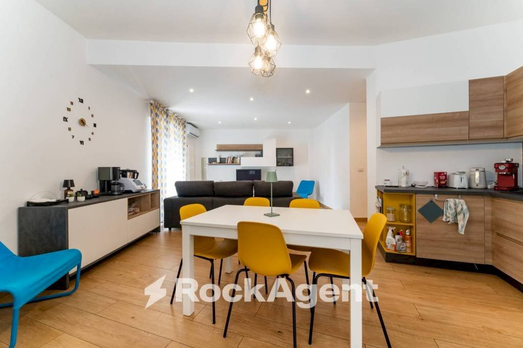 Salone - Three-room apartment via Fratelli Bandiera, 80, Gravina di Catania - photo 1