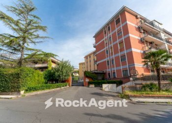 Facciata - Three-room apartment via Fratelli Bandiera, 80, Gravina di Catania - photo 3