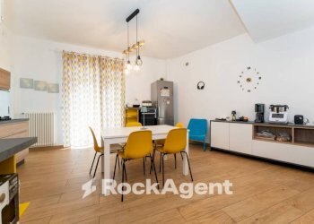 Salone - Three-room apartment via Fratelli Bandiera, 80, Gravina di Catania - photo 11