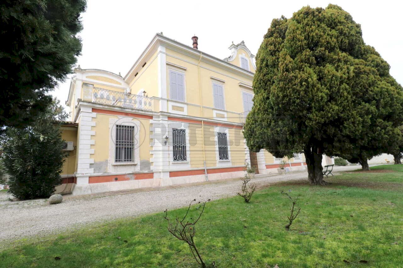 1_Esterno (2).jpg - Appartamento Via Madonna della Pioppa 25, Bondeno - foto 1