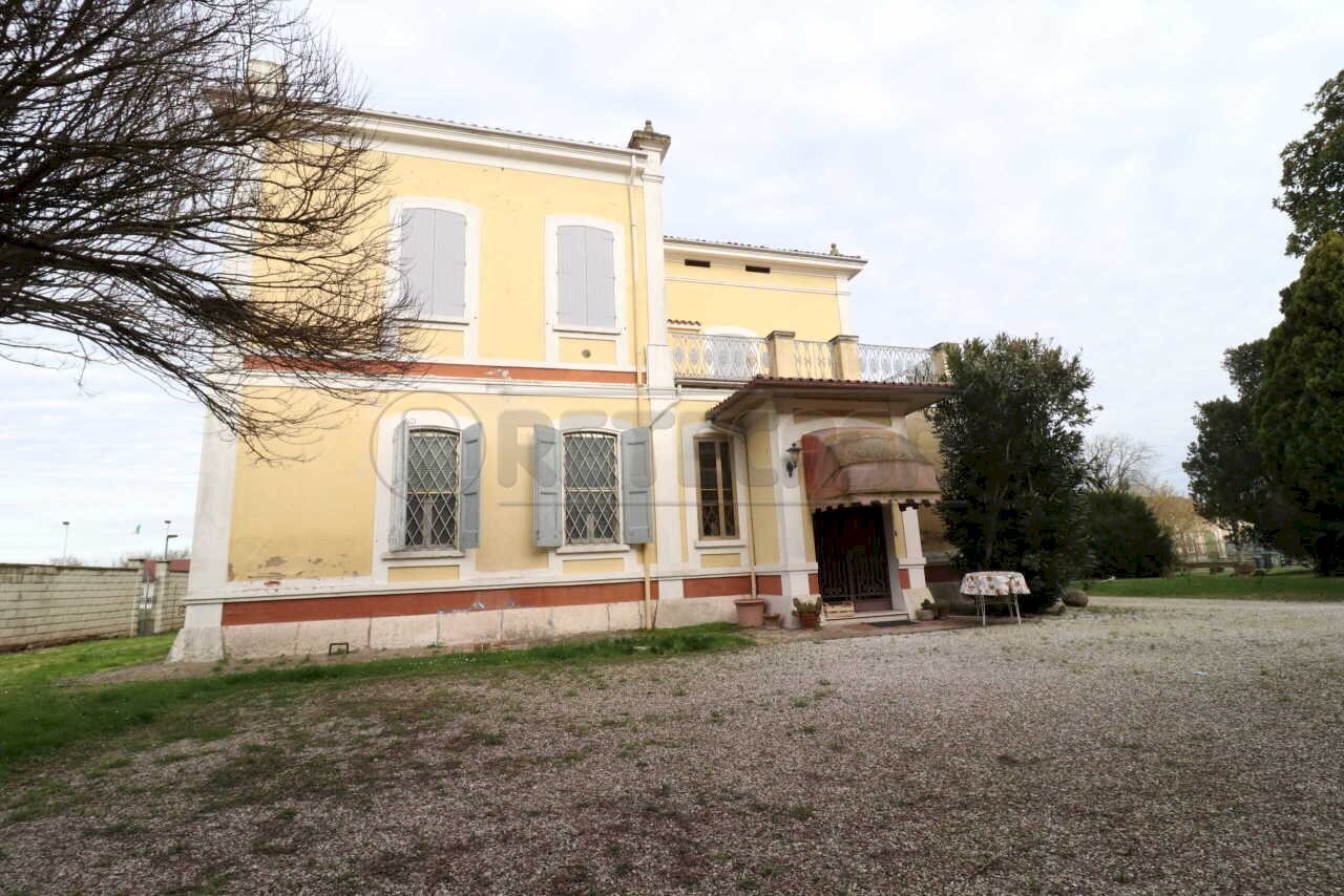 2_Esterno (1).jpg - Appartamento Via Madonna della Pioppa 25, Bondeno - foto 2