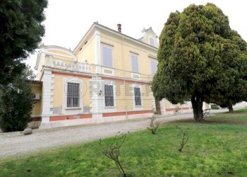 1_Esterno (2).jpg - Appartamento Via Madonna della Pioppa 25, Bondeno - foto 1