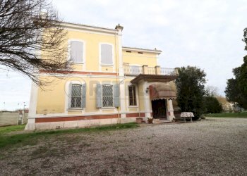 2_Esterno (1).jpg - Appartamento Via Madonna della Pioppa 25, Bondeno - foto 2