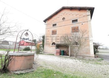 2_Fronte rustico.jpg - Appartamento Via Madonna della Pioppa 25, Bondeno - foto 21