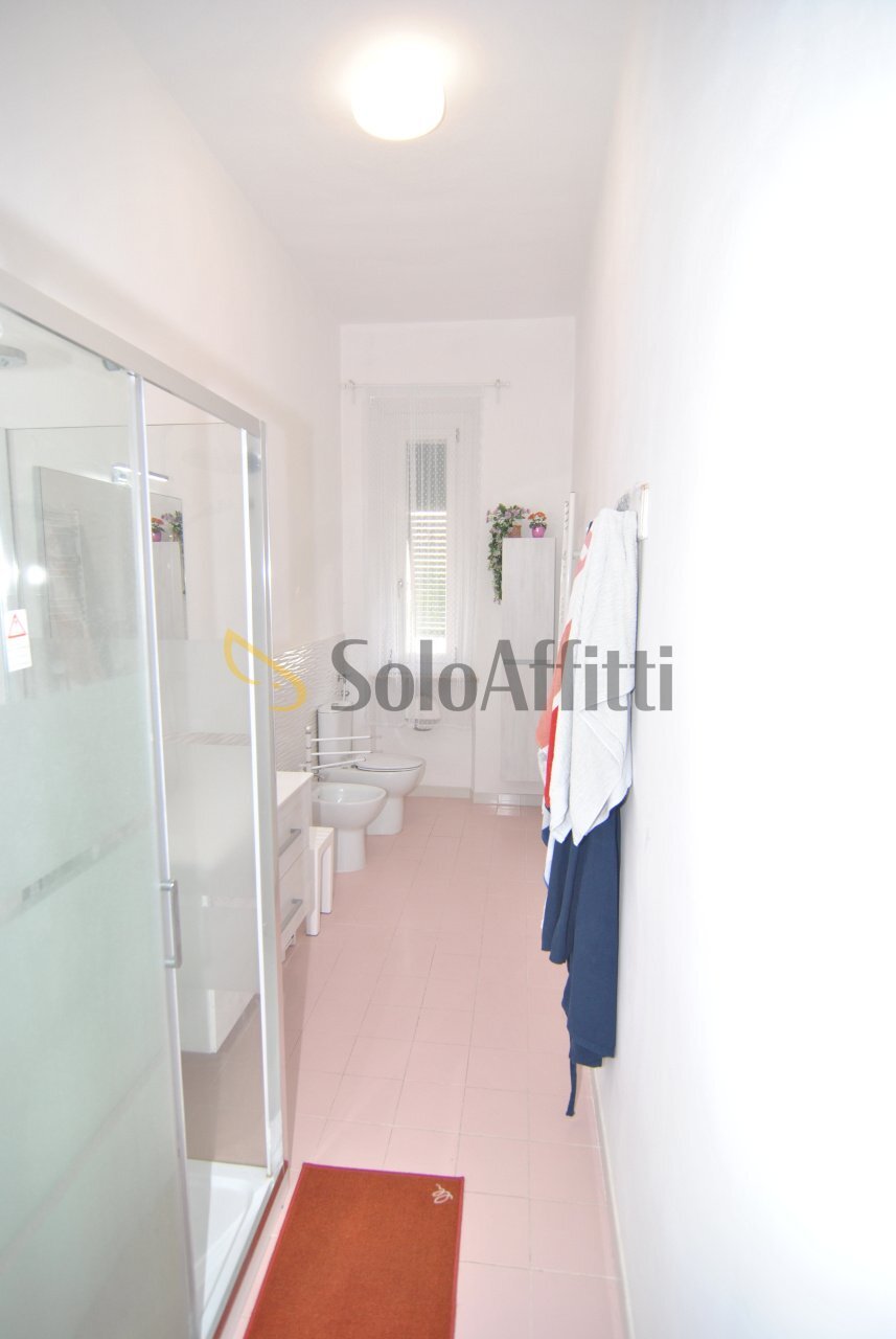 SERVIZIO CON DOCCIA E FINESTRA.jpg - Apartment Via Giuseppe Maria Terreni 55, Livorno - photo 3