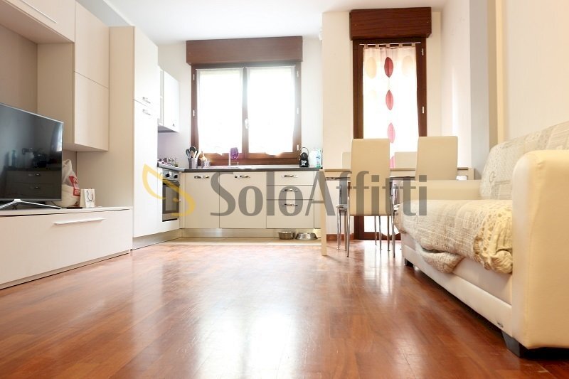 Soggiorno con cucina a vista - Two-room apartment viale Sant'aquilino, Varedo - photo 3
