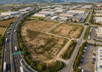 Nano Banana 2 - Ultra realistic aerial drone photo - Building land Santo Stefano di Magra - photo 3