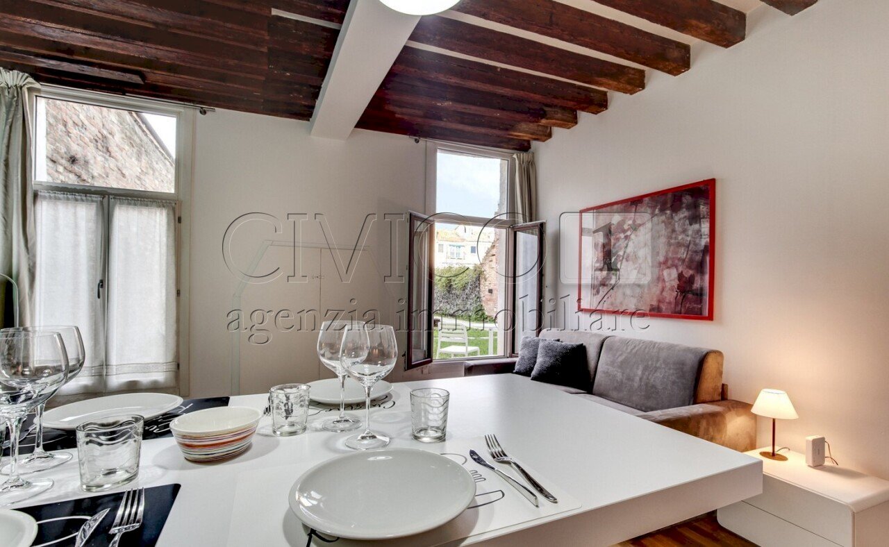 Soggiorno/Cucina - Three-room apartment Fondamenta de la Sensa, Venezia (neighborhood Cannaregio) - photo 3