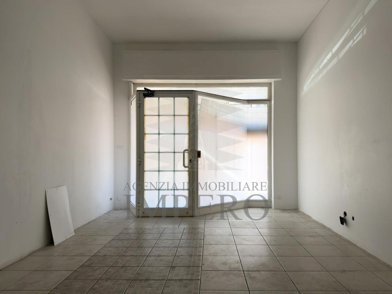 5.jpg - Commercial Premises Via Sottoconvento 59, Ventimiglia - photo 1