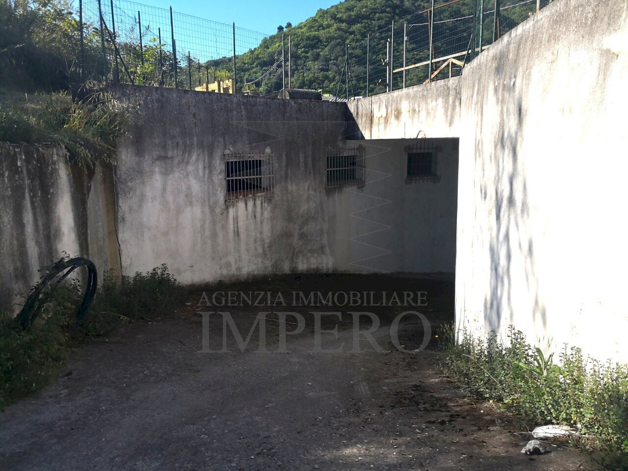 2.jpg - Warehouse Via Maneira SNC, Ventimiglia - photo 1