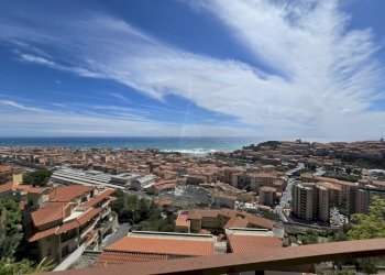2.jpg - Three-room apartment Via Bandette 25, Ventimiglia - photo 1