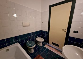 bagno a.jpg - Monolocale Molo Ponte Morosini 10, Genova (zona Porto antico) - foto 6