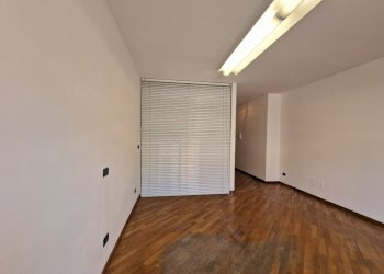 zona giorno-notte e.jpg - Monolocale Molo Ponte Morosini 10, Genova (zona Porto antico) - foto 11