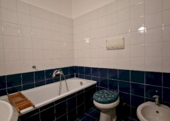 bagno c.jpg - Monolocale Molo Ponte Morosini 10, Genova (zona Porto antico) - foto 19