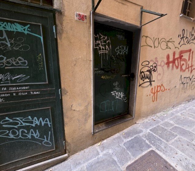 2.jpg - Magazzino all'asta Vico delle Carabaghe 36A/R, Genova - foto 1