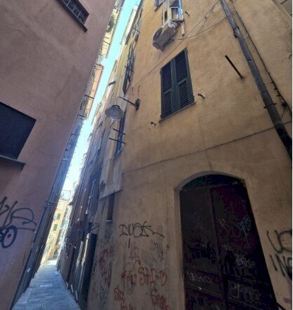 3.jpg - Magazzino all'asta Vico delle Carabaghe 36A/R, Genova - foto 2