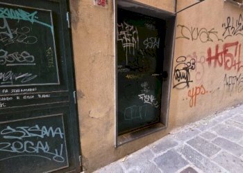2.jpg - Magazzino all'asta Vico delle Carabaghe 36A/R, Genova - foto 1