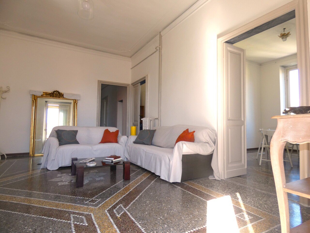 soggiorno.jpg - Appartamento Via San Nazaro 7, Genova (zona Foce) - foto 1