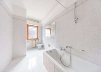 12.jpg - Four-room apartment via leoncavallo, Mentana - photo 12