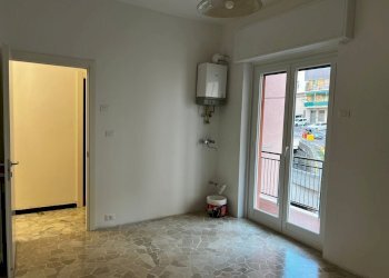 p6.jpg - Apartment Via Francesco Pastonchii, Genova (neighborhood Marassi) - photo 5