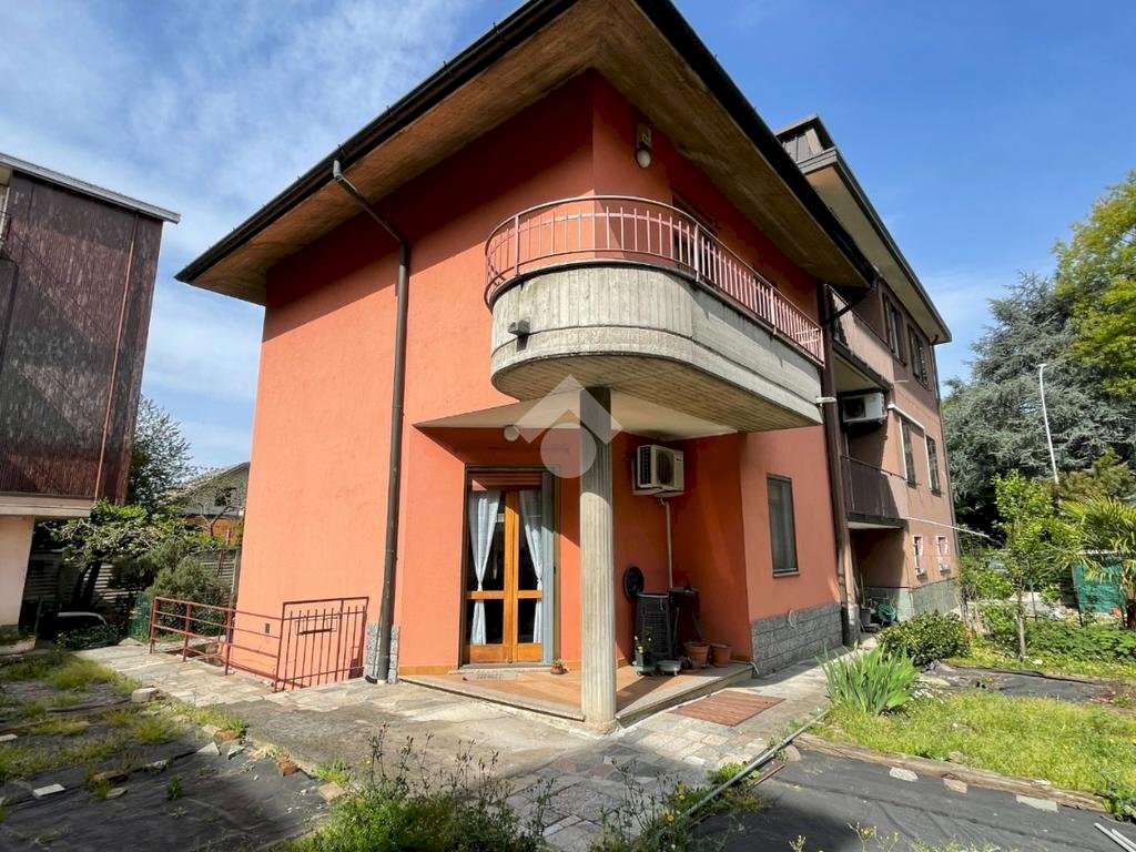 Portion of a house Via aristotele, Cornaredo - photo 1