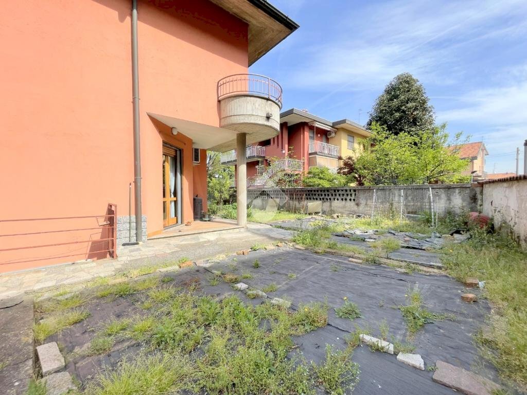 Portion of a house Via aristotele, Cornaredo - photo 2
