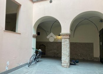 Two-room apartment Borgo degli Studi, Parma (neighborhood Centro Storico) - photo 4