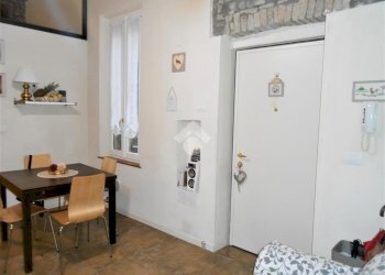 Two-room apartment Borgo degli Studi, Parma (neighborhood Centro Storico) - photo 8