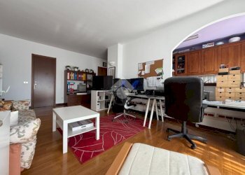 Three-room apartment Viale Europa, Bussero - photo 2