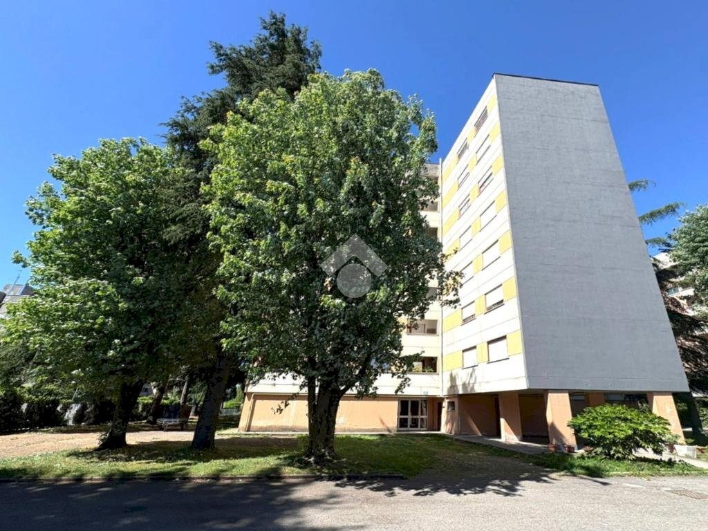 Three-room apartment Via dei Pioppi, Legnano - photo 1