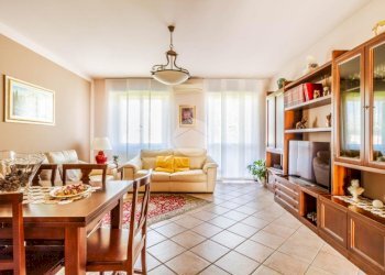 Four-room apartment Via Sandro Pertini, Mesero - photo 2