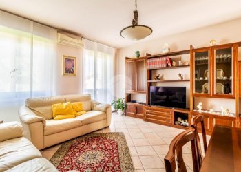 Four-room apartment Via Sandro Pertini, Mesero - photo 3