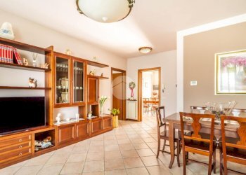 Four-room apartment Via Sandro Pertini, Mesero - photo 5