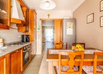 Four-room apartment Via Sandro Pertini, Mesero - photo 8