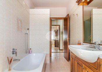 Four-room apartment Via Sandro Pertini, Mesero - photo 13