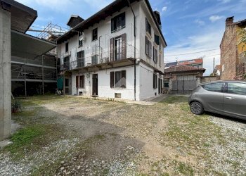 Three-room apartment Via Cairoli, Chivasso - photo 2
