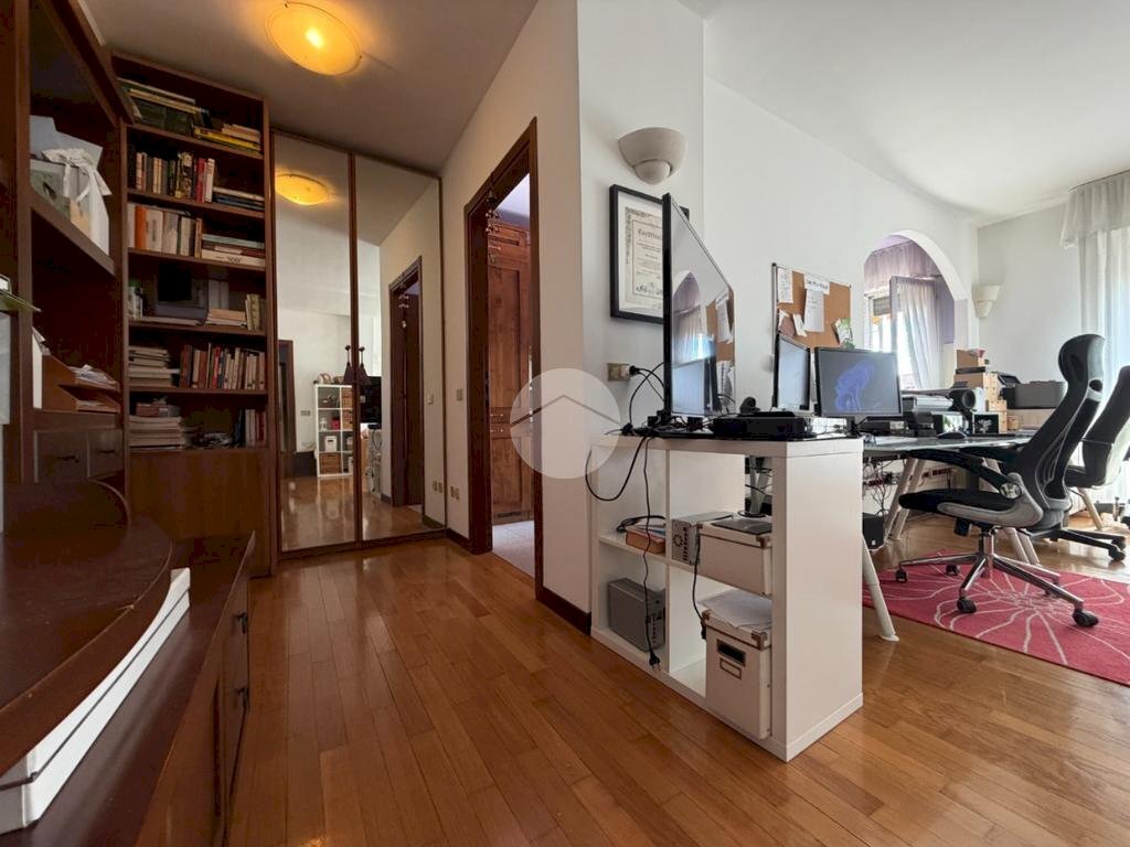 Three-room apartment Viale Europa, Bussero - photo 2