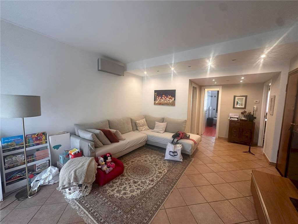 Four-room apartment via cesare cantu' 4, Erba - photo 3