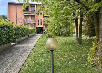 Four-room apartment via cesare cantu' 4, Erba - photo 1
