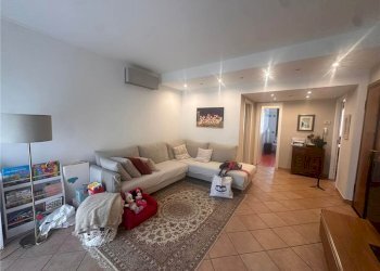 Four-room apartment via cesare cantu' 4, Erba - photo 3