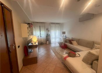 Four-room apartment via cesare cantu' 4, Erba - photo 4