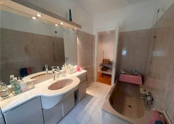 Four-room apartment via cesare cantu' 4, Erba - photo 10