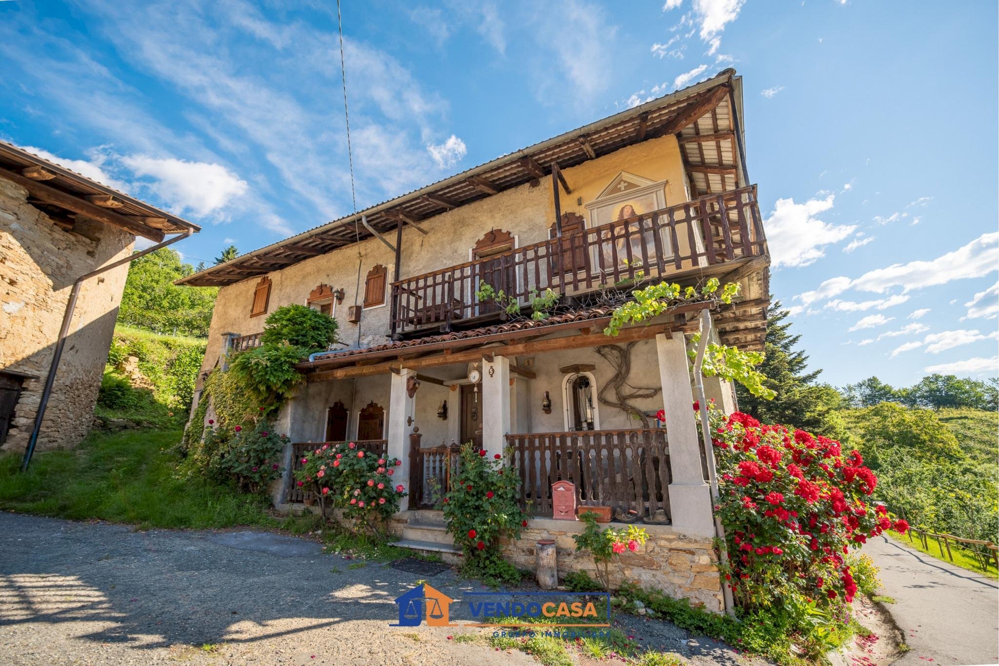 Independent house Brondello - photo 1