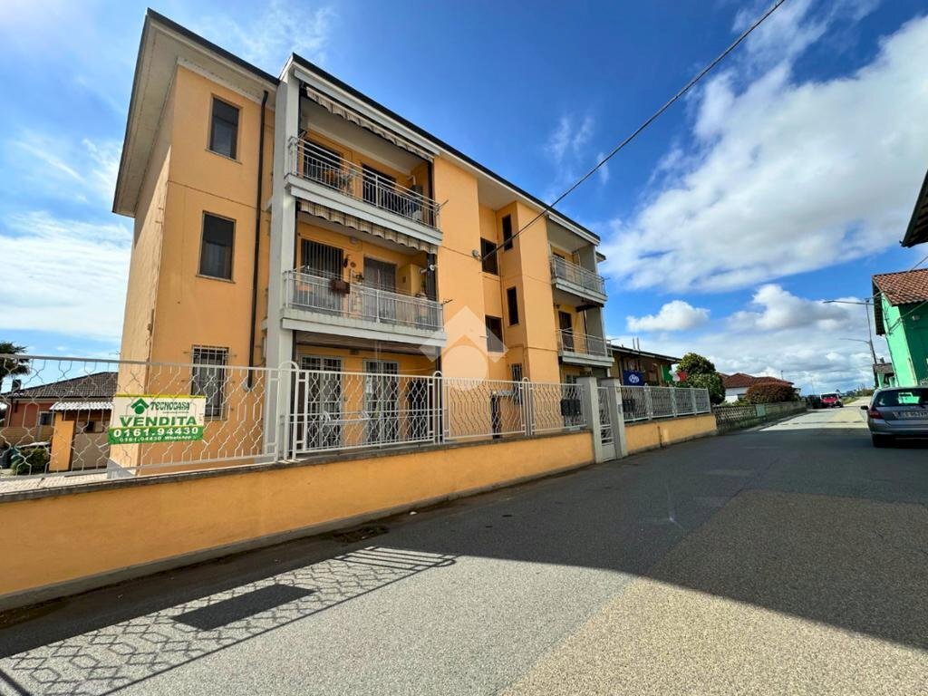 Four-room apartment Via giuseppe mazzini, Tronzano Vercellese - photo 1
