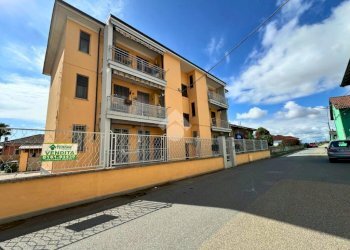 Four-room apartment Via giuseppe mazzini, Tronzano Vercellese - photo 1