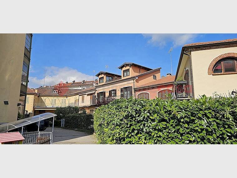 Terraced Villa Piazza Solferino, 1, Pinerolo - photo 1