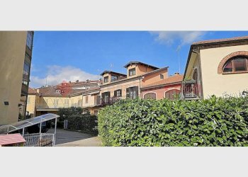 Terraced Villa Piazza Solferino, 1, Pinerolo - photo 1