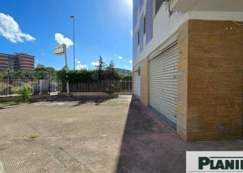 Foto 3 - Commercial Premises Via luzzatti
 
15, Bari - photo 3