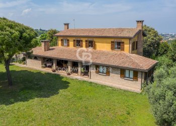 Foto 1 - Villa Viale Trebaci
 
50, Riccione - photo 1
