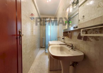 Bagno - Four-room apartment Via Cristoforo Colombo
 
34, Mola di Bari - photo 9